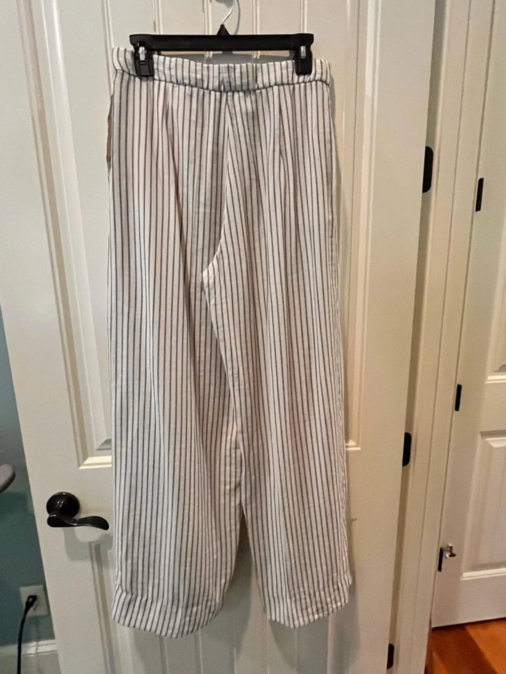 H&M Pinstripe Wide Leg Pants Flowy Pockets Side Zip LW Summer Perfect Career